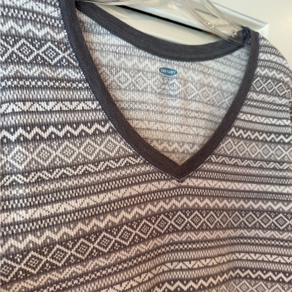 NWOT Old Navy Grey & White Long Sleeve V-Neck Thermal Pajama Top in Size XXL - Picture 2 of 7